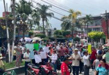 Habitantes de Yecuatla se manifiestan en palacio municipal para exigir la destitución de síndica y regidora del ayuntamiento