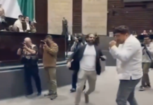 Legislador morenista Zenyazen Escobar reta a golpes a priista en plena Cámara de Diputados