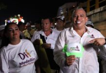 Primer paseo de carros alegóricos reúne a cientos de familias en la Feria del Toro 2026