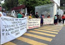 Campesinos de Pajapan toman oficinas de SIOP en Xalapa, exigen pavimentación de la carretera que conduce a Peña Hermosa
