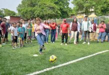 Inaugura Rosa María nueva cancha deportiva en La Pochota