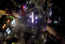 ¡Locura! Más de 300 mil argentinos tiñen de albiceleste Buenos Aires en festejos por el pase a la Final del Mundial