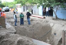 Supervisa Rosa María construcción de drenaje sanitario en Lomas del Vergel