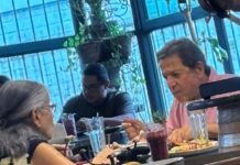 Gracias por tener al país en la ruina, increpan a López Obrador en Veracruz y le gritan: «fuera Morena»