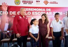 Samuel Acosta y Rocío Nahle dan el banderazo al ciclo escolar 2026-2027 desde Medellín de Bravo