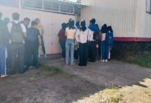 Impiden acceso a alumnos en Telesecundaria de Xalapa por no cubrir su “aportación voluntaria”, que según Nahle no estaba permitida