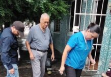 Rescatan Bomberos Municipales de Veracruz a siete perros durante incendio en casa habitación