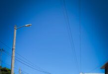 Alcaldesa Maryjose Gamboa supervisa obra hidráulica de CAB en la calle Costa de Marfil para evitar encharcamientos