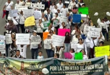 «Nos tiene hartos la violencia’: marchan en Poza Rica para exigir justicia por el asesinato del Dr Pepe Antolín