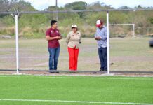 Supervisa alcaldesa de Veracruz construcción de canchas de futbol en el municipio