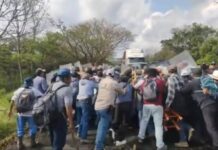 Desalojan a campesinos que mantenían bloqueada la carretera Tuxpan-Tampico desde el miércoles pasado