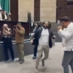Legislador morenista Zenyazen Escobar reta a golpes a priista en plena Cámara de Diputados