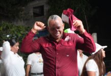 Gran ambiente en el primer desfile de carros alegóricos del Carnaval de Los Robles 2026