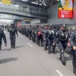 A horas del Mundial, despliegan más de 300 elementos antimotines en el AICM por movilizaciones de la CNTE