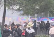 Policías antimotines repliegan a manifestantes tras 40 minutos de enfrentamientos afuera del Estadio Azteca