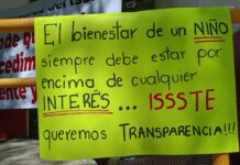 Padres y madres de familia derechohabientes del ISSSTE toman oficinas delegacionales